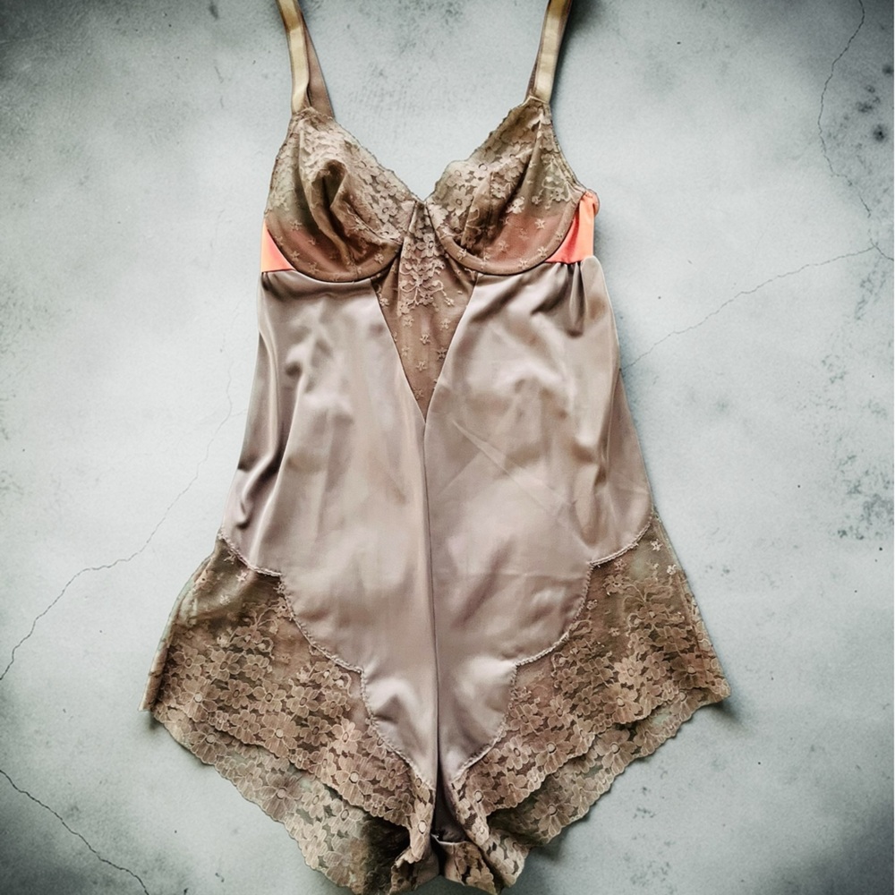 Vintage 70s Taupe Babydoll Romper JC Penny Size 32C Lace Snap Bottom Feminine